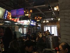 大堂-巴四老城区炭火蛙锅(张江店)