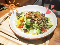 鲜虾谷物牛油果沙拉-POKEE VIA&Brunch·维娅(重庆来福士店)