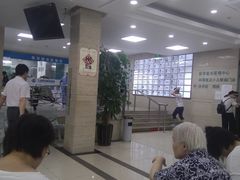 -上海大学附属上海和平眼科医院