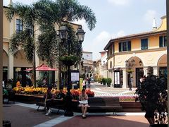 -佛罗伦萨小镇广佛名品奥特莱斯(疏港路店)