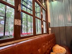 靠窗位-米屋石锅拌饭(师大店)