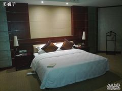 卧室-上海尊茂酒店