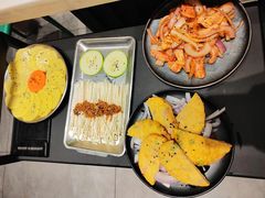 -山野的朋友露营炭火烤肉