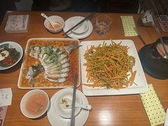 -莲餐厅·湖北菜·潜江小龙虾店(愚园路店)