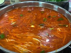 酸笋汤锅-黄利砖万峰林布依特色酸笋牛肉馆