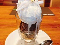 -Chom Cafe and Restaurant