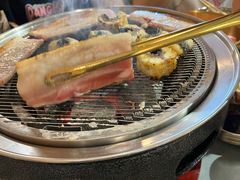 -围炉肉舍•炭烤活鳗•丹东海鲜烤肉(步行街店)