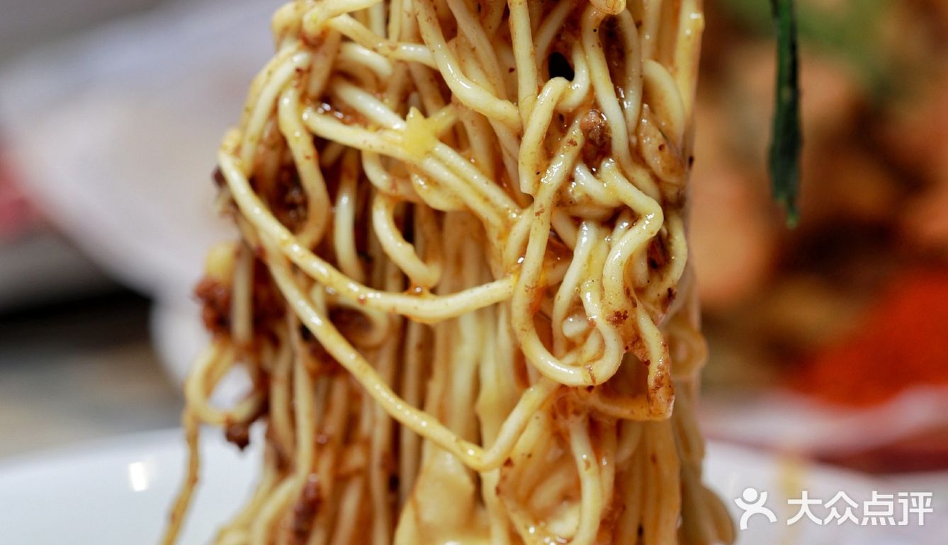 ✨🍜 胖妹面庄：隆福寺广场的美味秘密 🍜✨