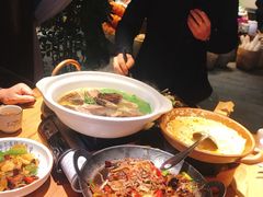 -帅巴人舅母子腊蹄民俗村