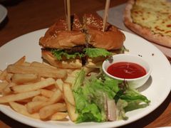 经典牛肉汉堡-ZEMOCAFE·FUSION FOOD(西交利物浦店)