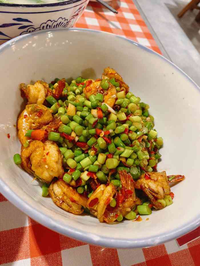 熊师傅腊鲢鱼(庐山路店)-"位置:就在城市风景后门的这条街道上(建业.