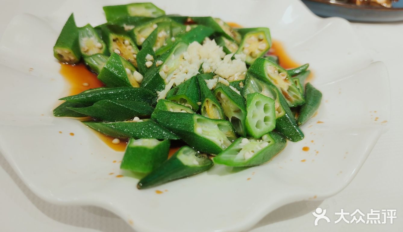 「山海味•中餐厅」地址挺好找的，在阶梯上面