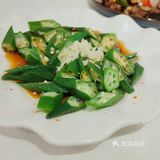「山海味•中餐厅」地址挺好找的，在阶梯上面