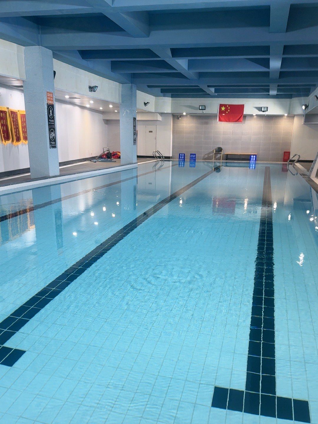 恒温游泳池新年开业