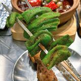 这家店露营氛围感拉满啦！露营风烧烤吧很夏天