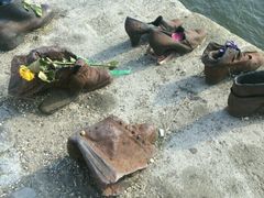 -多瑙河畔鞋履雕塑