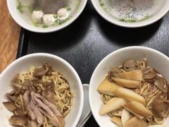 -松树干拌面店