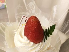 草莓蛋糕-花花卷卷·鲜食蛋糕(静安久光百货店)