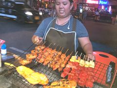 路边烧烤-卷心菜和避孕套餐厅(Pattaya)