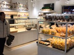 面包甜点陈列柜-罗莎蛋糕(魔法师司门口店)