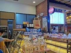 面包甜点陈列柜-山崎面包(苏州中心店)
