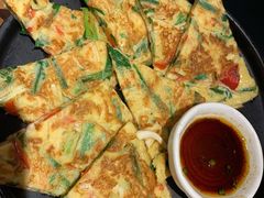 海鲜葱饼-明洞阿姨·韩式酱蟹烤肉·创意料理(三元桥店)