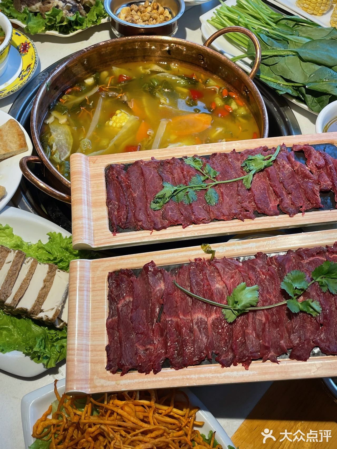 （在拉萨）吃过这家酸汤牦牛肉火锅就不愿再离开