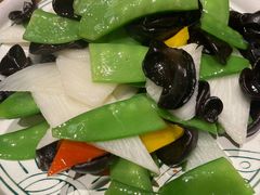 五彩时蔬-云海肴·汽锅鸡·云南代表菜(天山百盛优客店)