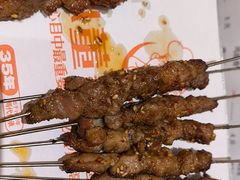 -小董哥烤串·爆汁大油边(故宫店)