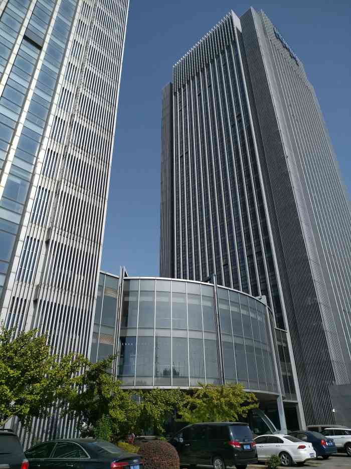 华发传感大厦-"华发大厦应该属于新大楼,放a,b两幢楼,.