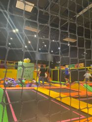 -蹦蹦跳跳(新奥购物中心店)