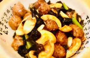 Egg White Braised Pork Balls