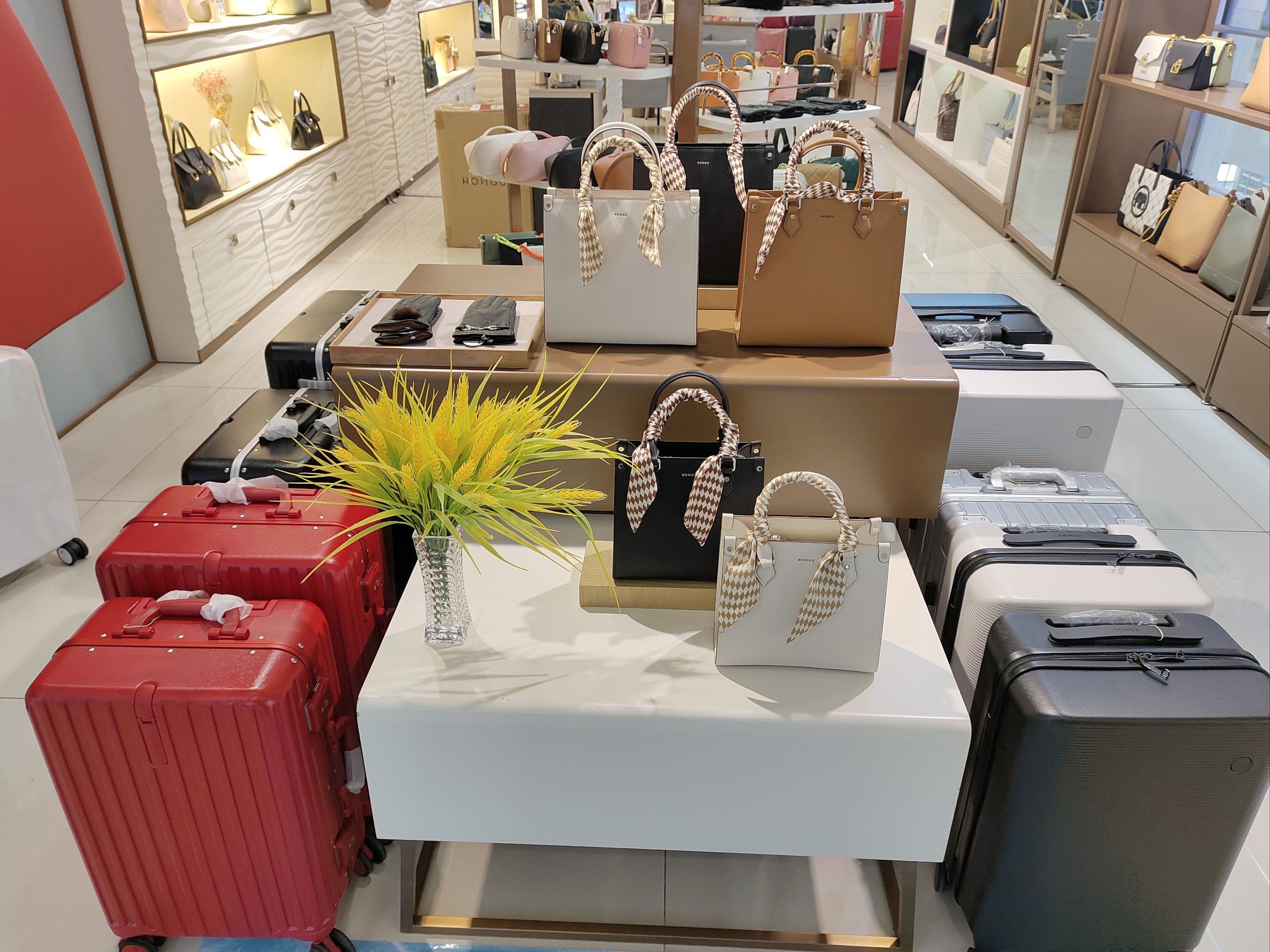 君华新天地购物广场二层,红谷皮具,冬季新