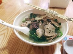 -三身人金新肠粉(丹霞店)