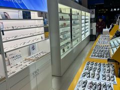 -诺柯视眼镜-蔡司依视路官方工厂店(淞南一店)