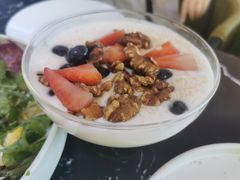 野莓核桃蜂蜜希腊酸奶-The Rug Cafe(王府中环店)