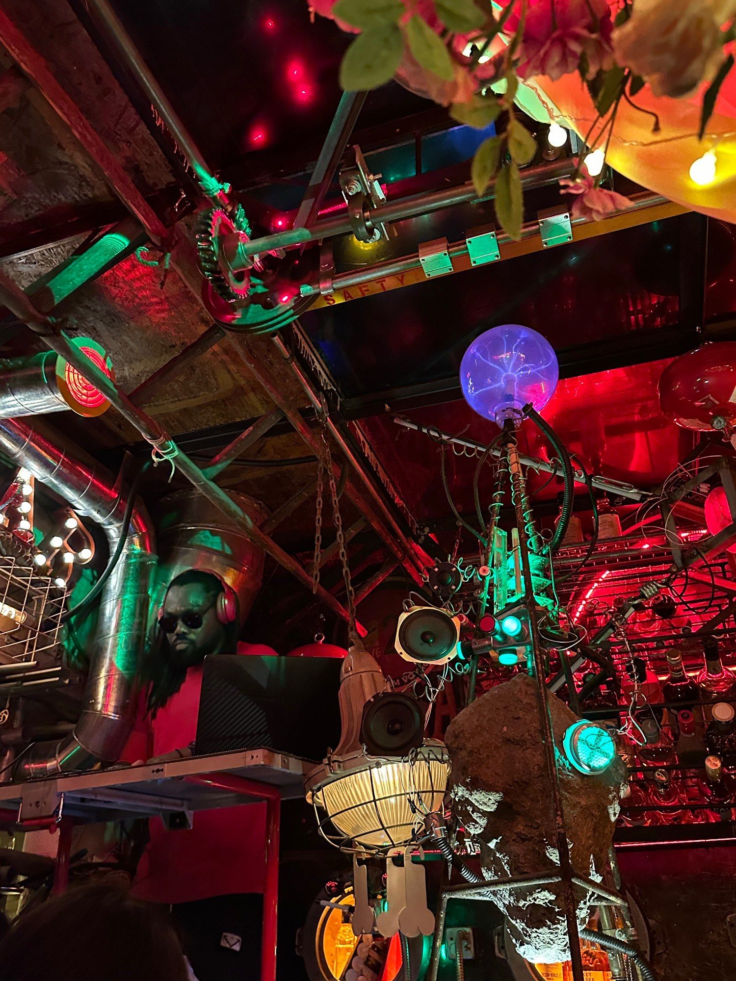 成都的酒吧是要考研吗?癫嗨了