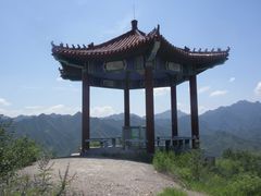 顶峰的亭子-百里山水画廊