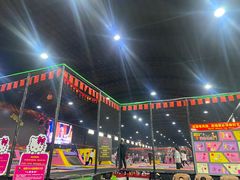-嘿哟动霸CHUA·新潮玩运动娱乐中心·蹦床滑冰团建乐园