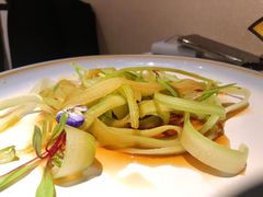 雨露芹黄-悦融琥珀·京鲁菜·海味珍品(西单店)