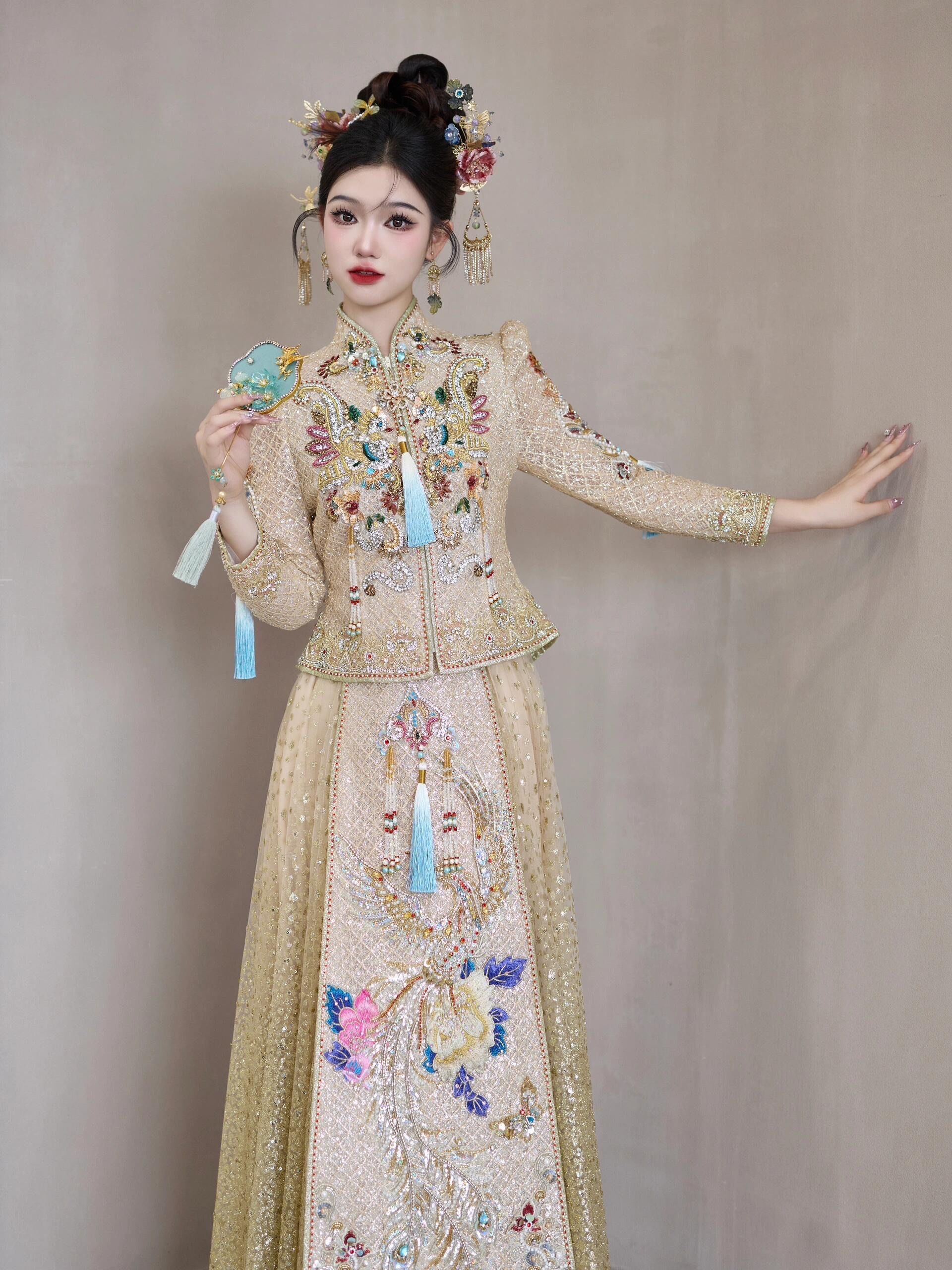 少女感十足的金色秀禾