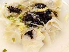 香菇猪肉大馄饨-老桐椿 · 上海大馄饨