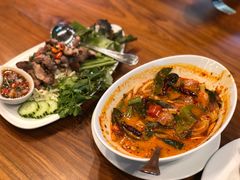 -Chom Cafe and Restaurant