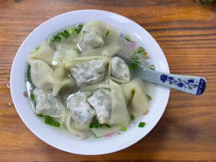 王大妈面馆-"南浔景区内的一家面馆人超级多 恰好有人.