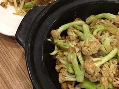 干炒牛河-永記粤菜·五指毛桃花雕鸡煲(九亭店)