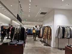 -URBAN REVIVO(高德置地广场·春广场店)