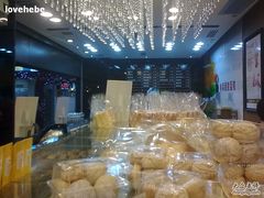 上面还有很多包好的面包-幸福西饼面包茶饮(车公庙店)