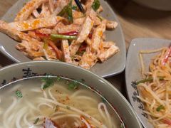 -亮亮面馆(经六路店)