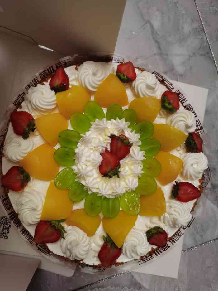 一直吃海丰的蛋糕,儿子非常喜欢海丰蛋糕,面包,还有泡芙