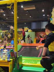 -蹦蹦跳跳(新奥购物中心店)